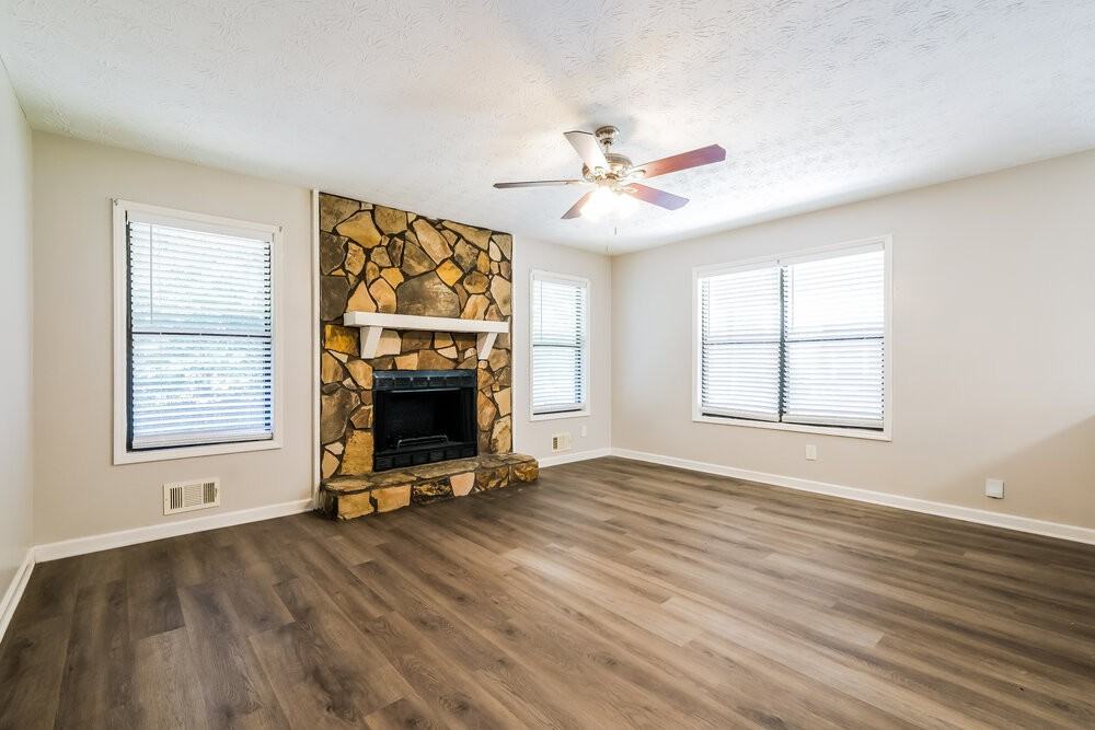 5503 Springwood Ln - Photo 4 of 16