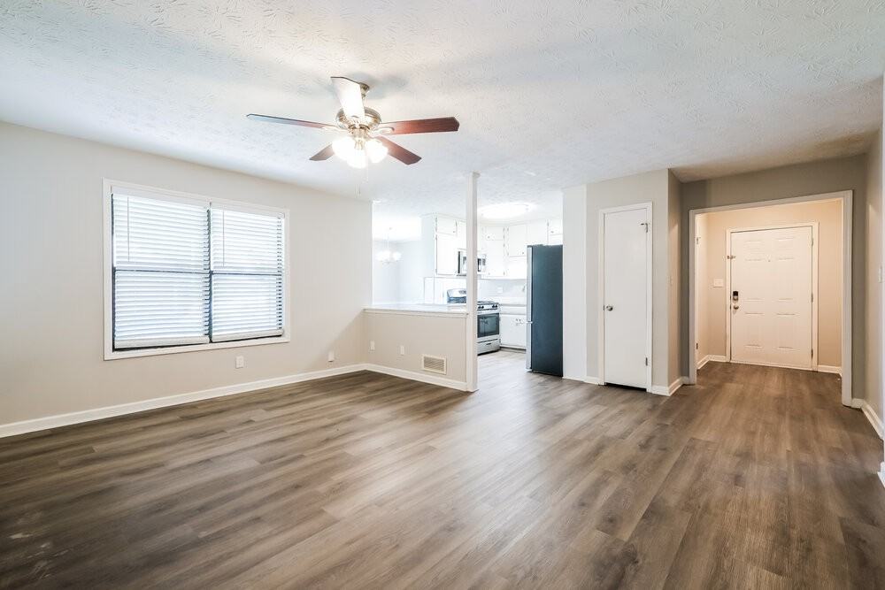 5503 Springwood Ln - Photo 5 of 16