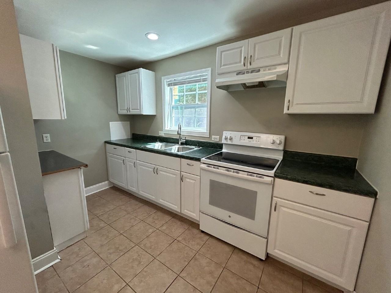 548 E Orange St #2 - Photo 4 of 8