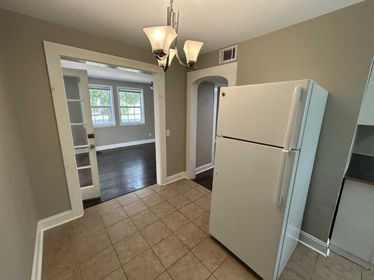 548 E Orange St #2 - Photo 5 of 8