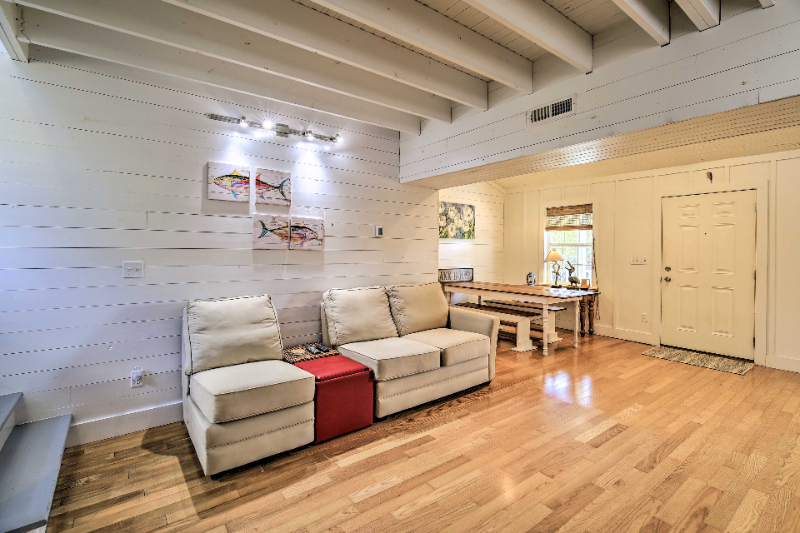 7073 Waterview Ln - Photo 3 of 20