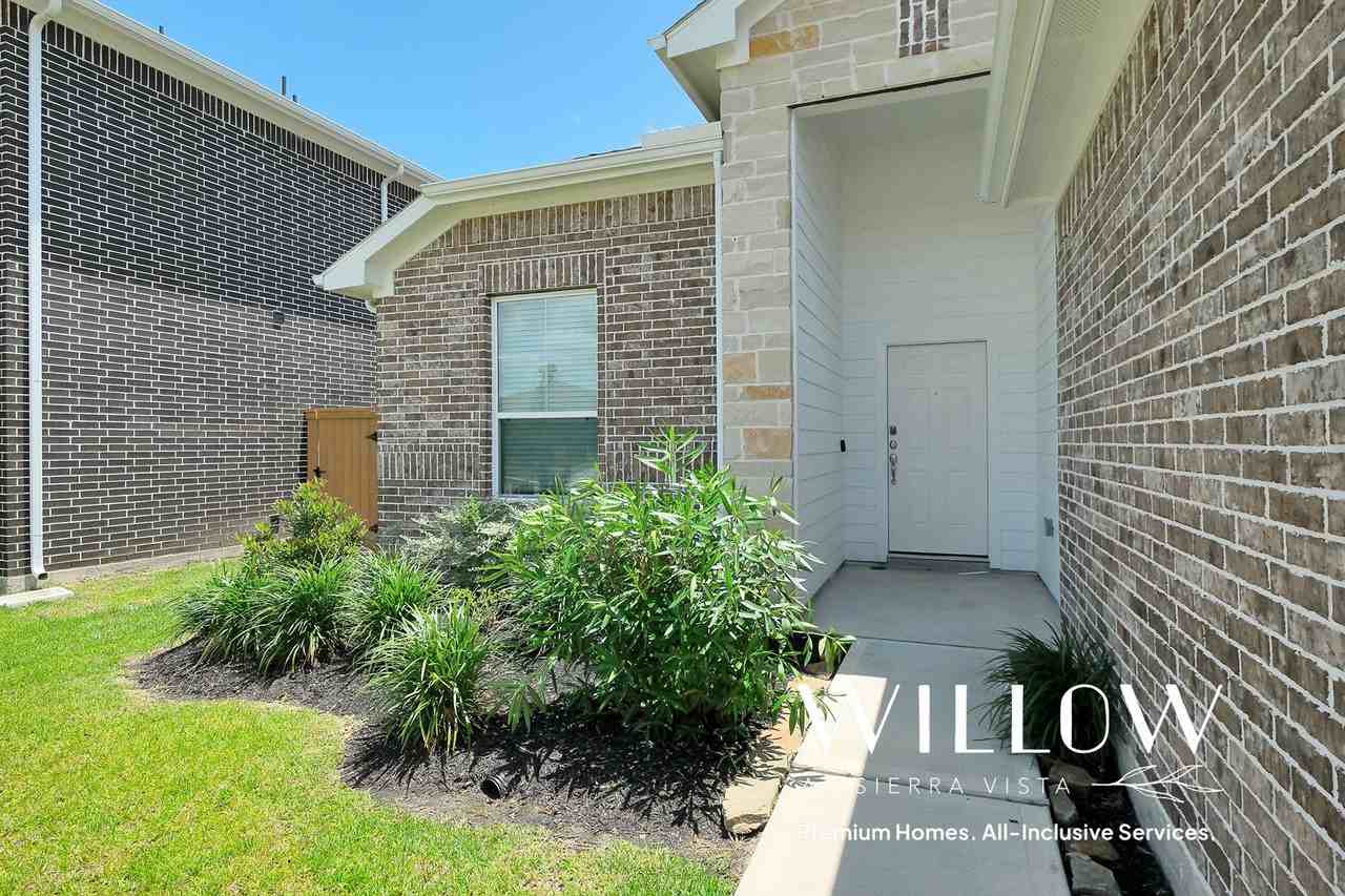 1218 Scarlet Creek Dr - Photo 4 of 42