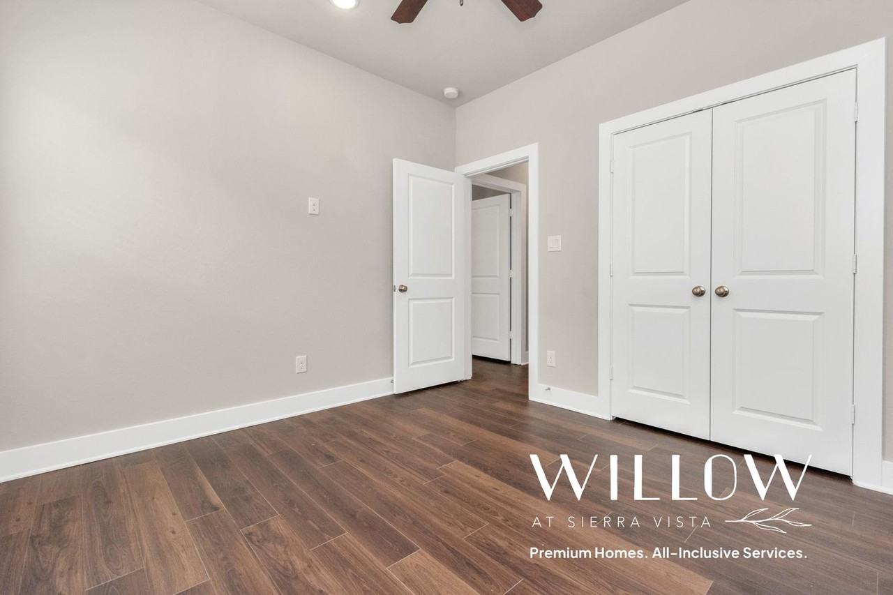 1218 Scarlet Creek Dr - Photo 7 of 42