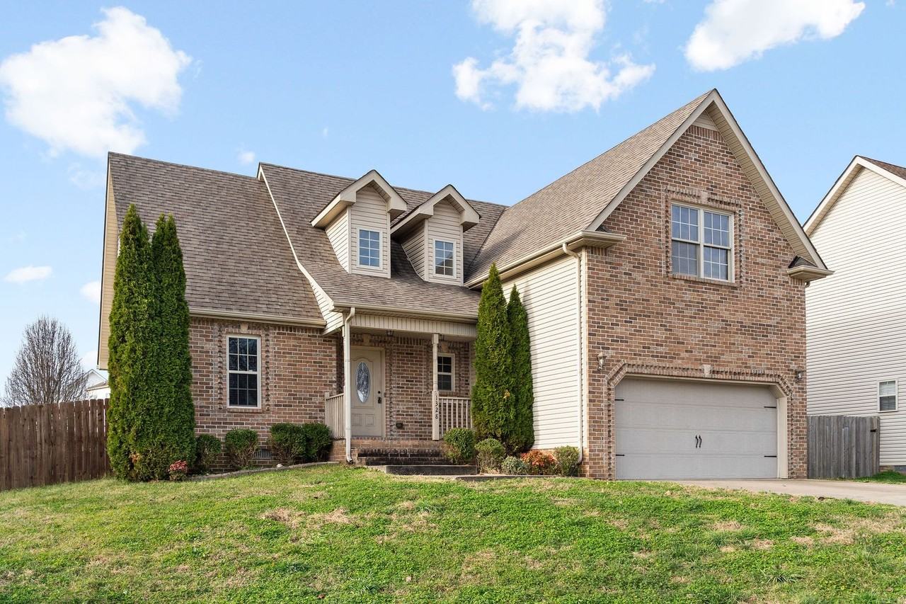 1328 Southwood Ct - Photo 2 of 36