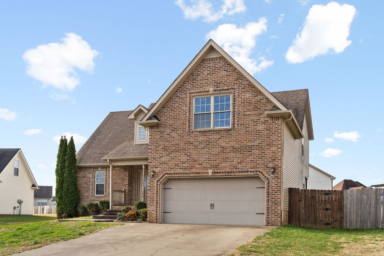 1328 Southwood Ct - Photo 3 of 36