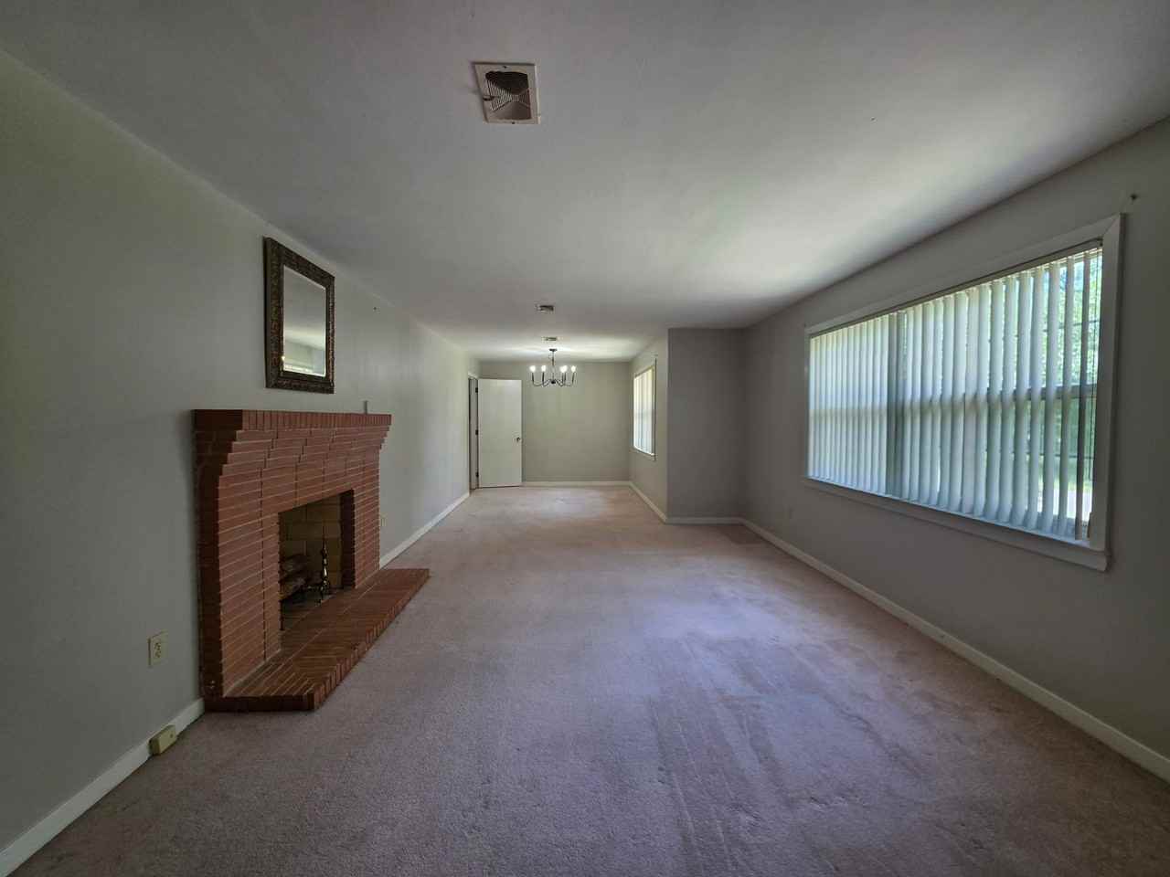 402 E Park Ln - Photo 2 of 34