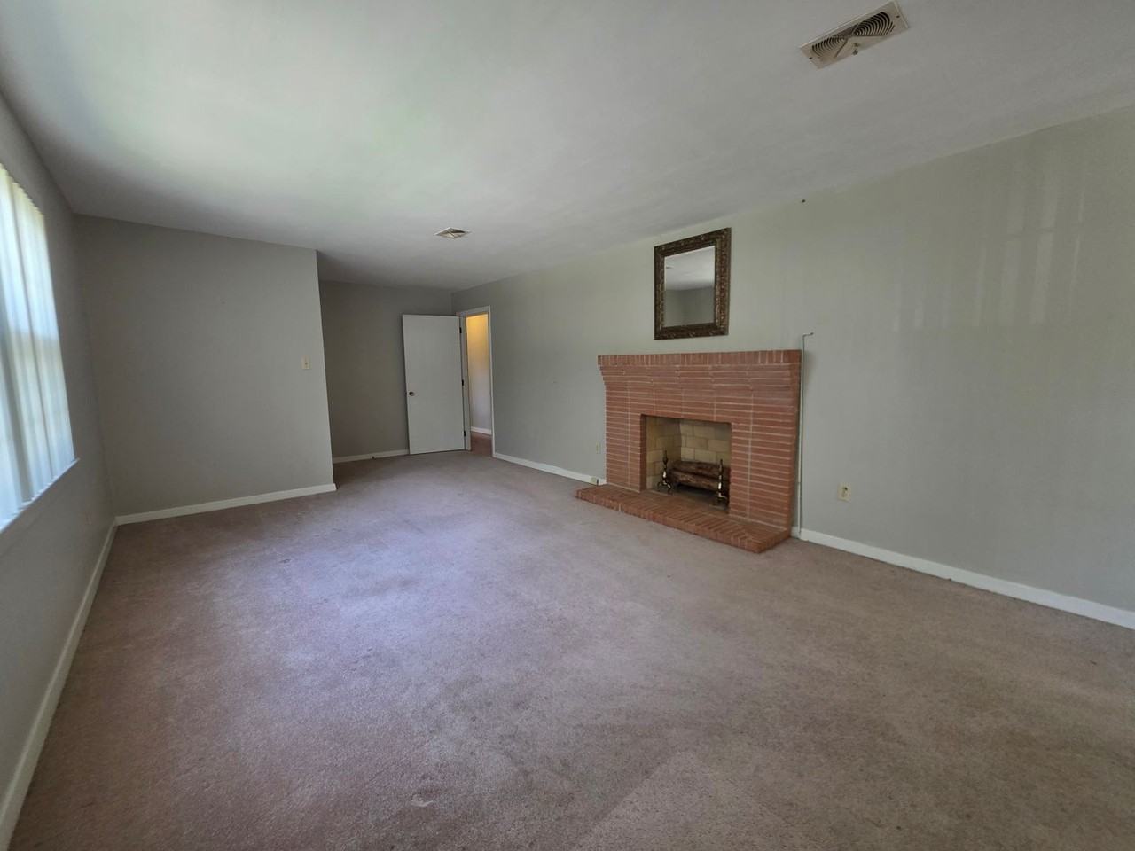 402 E Park Ln - Photo 3 of 34