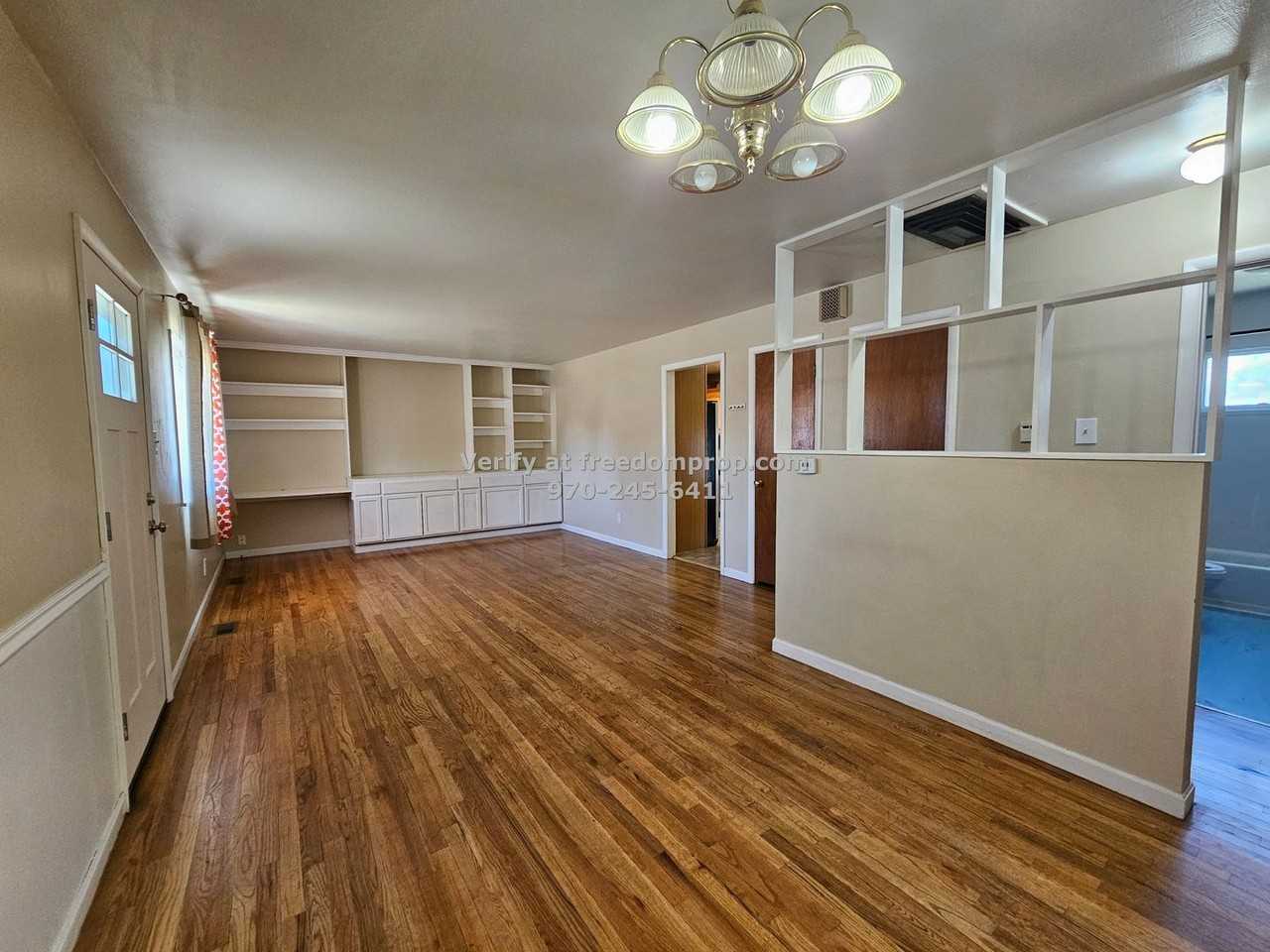 2312 Mesa Ave - Photo 3 of 15