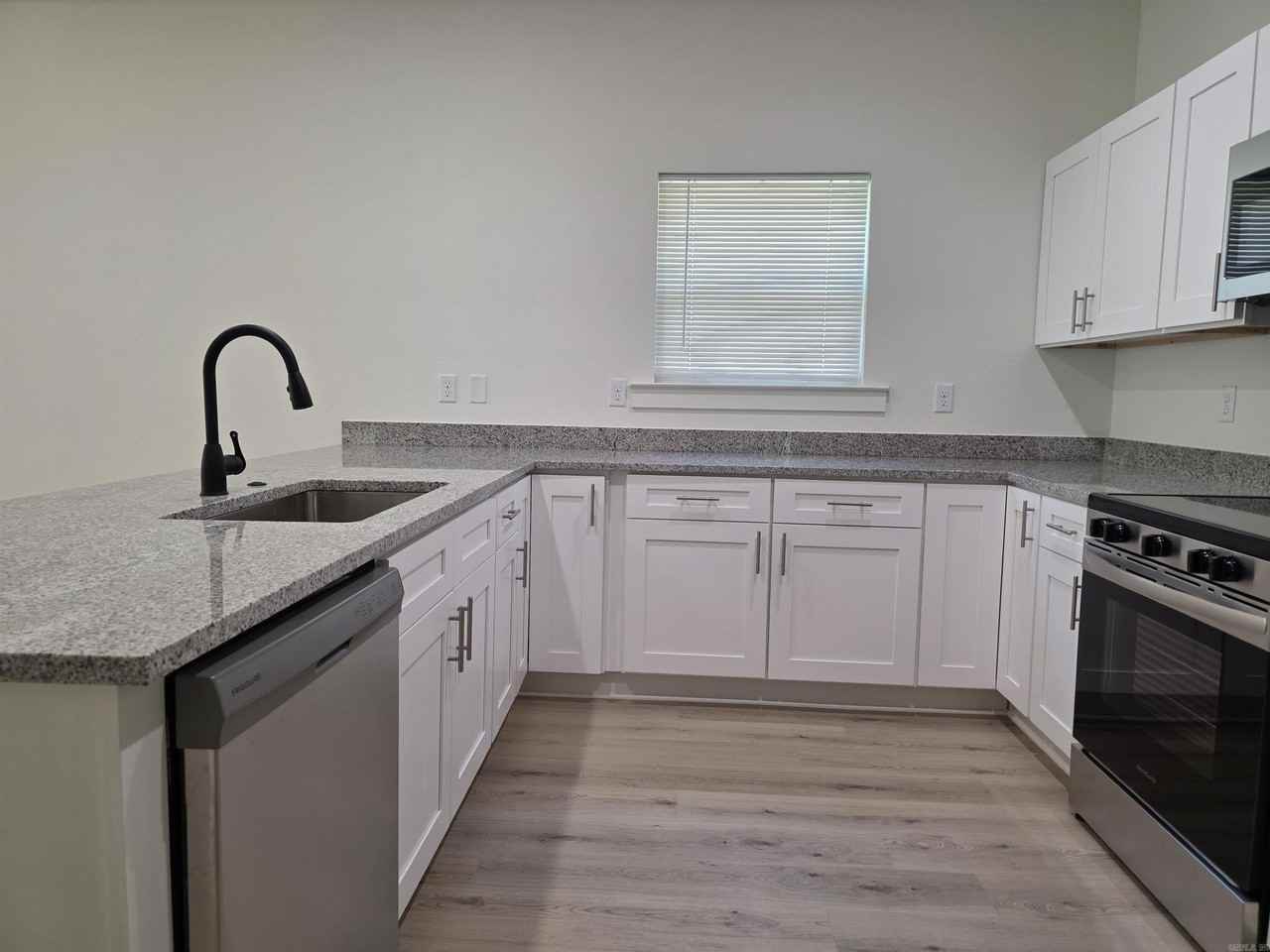 2311 Nichols Rd - Photo 4 of 14