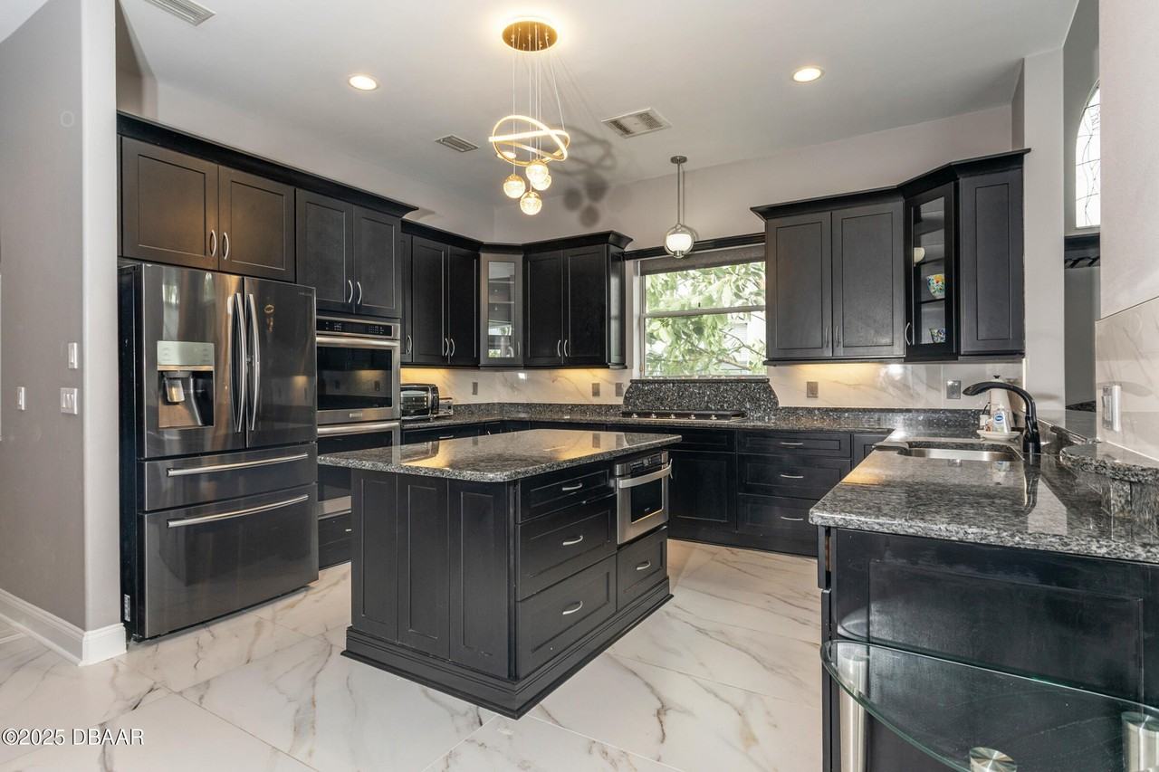 3548 John Anderson Dr - Photo 5 of 40