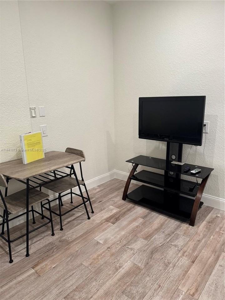 15603 Sw 178th St - Photo 2 of 11