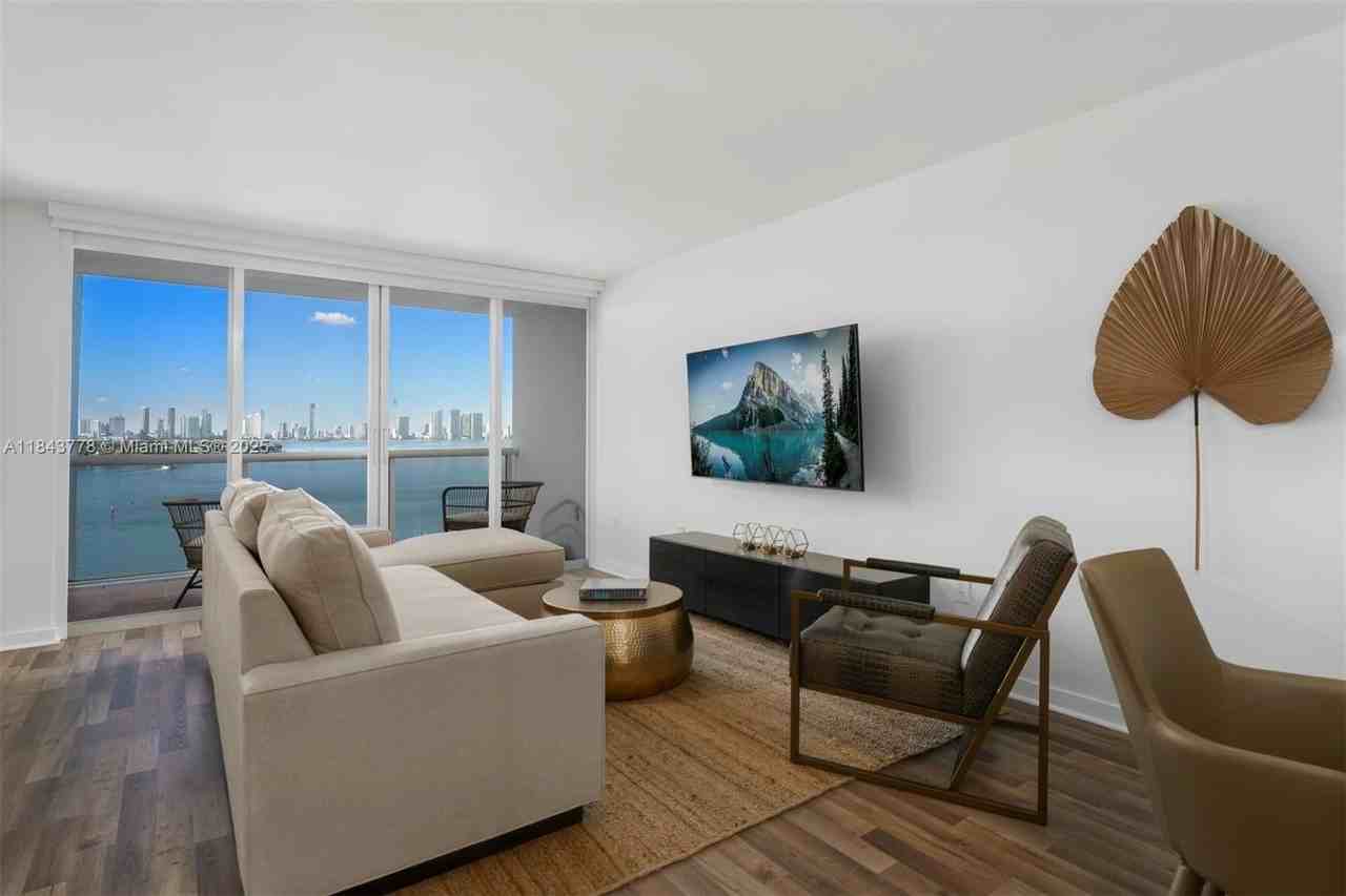 1800 Purdy Ave #1208 - Photo 7 of 32