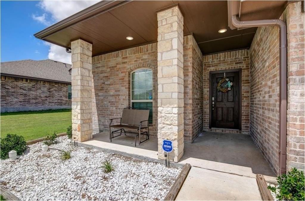 108 New Haven St - Photo 3 of 23