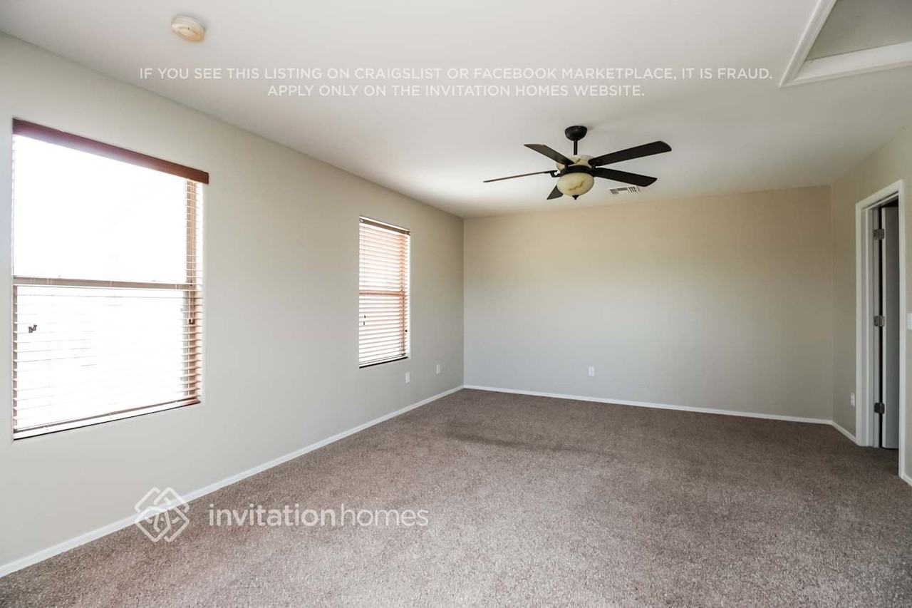 21105 E Pickett St - Photo 4 of 8