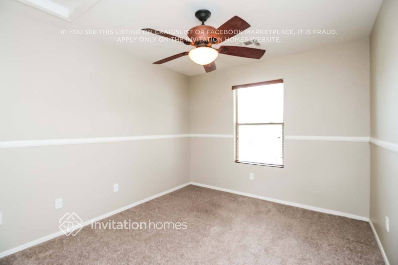 21105 E Pickett St - Photo 6 of 8