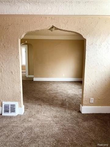 15700 Pinehurst St - Photo 4 of 12