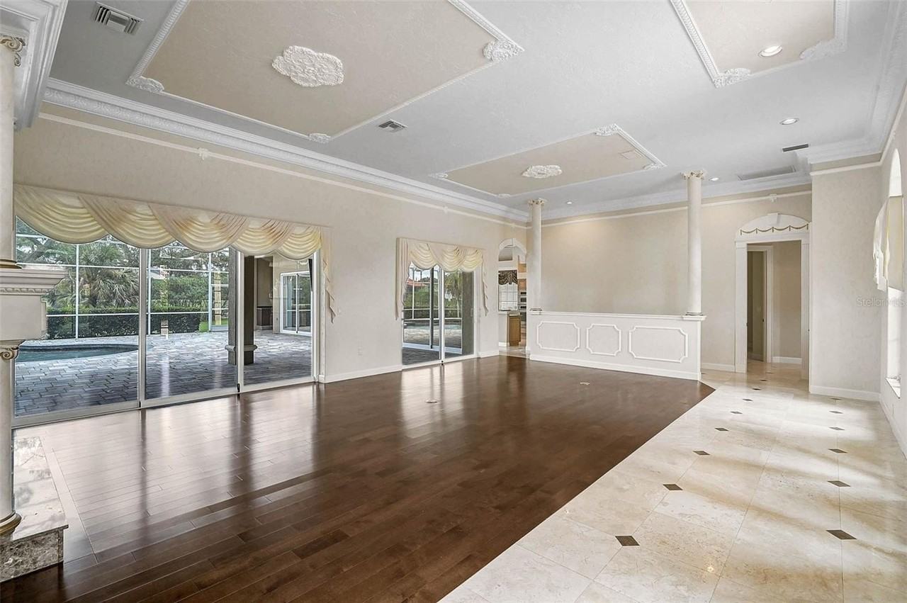 852 Macewen Dr - Photo 6 of 50