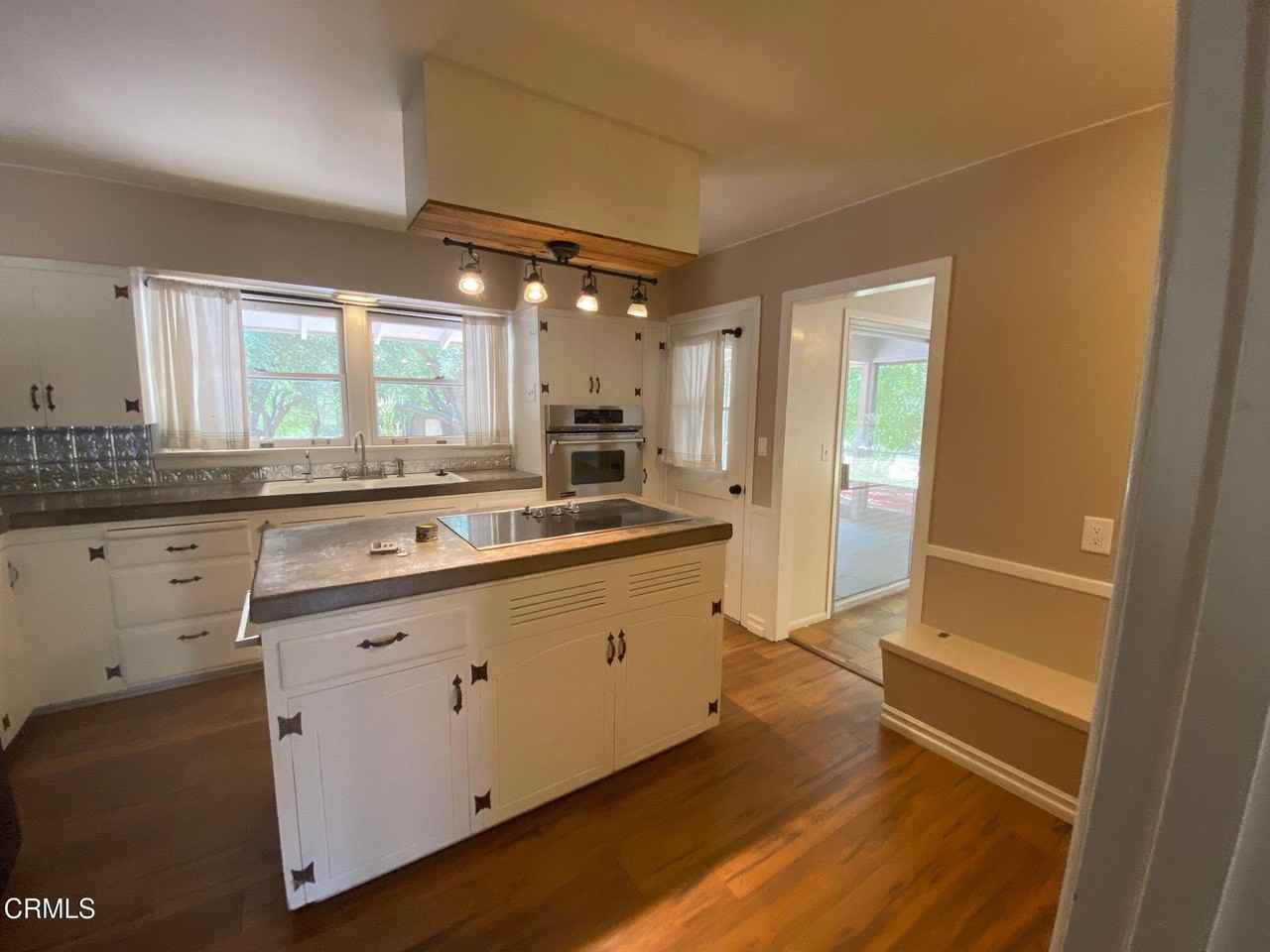 1073 Shippee Ln - Photo 4 of 20