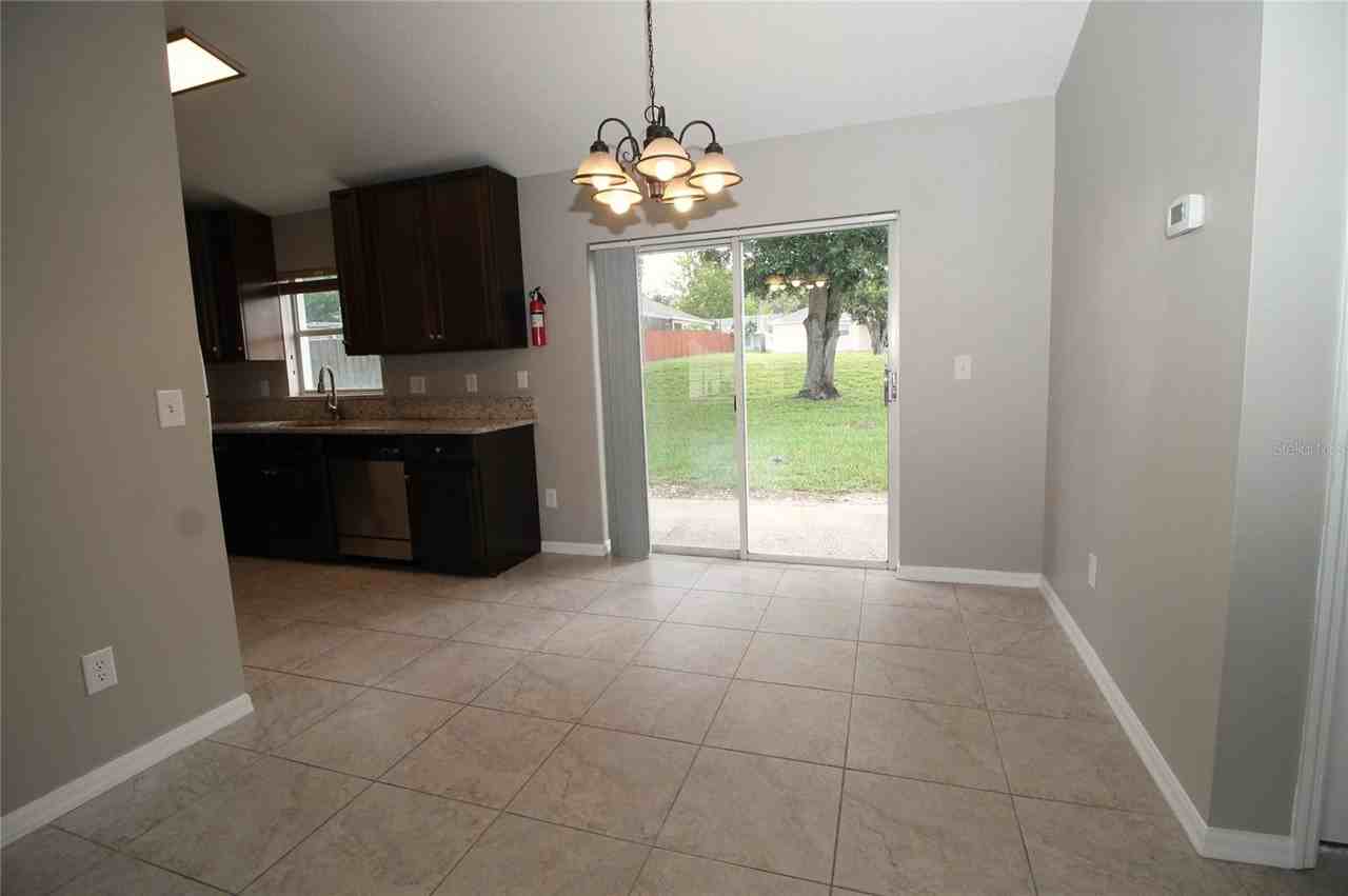 1110 Chelsea Parc Dr - Photo 5 of 19