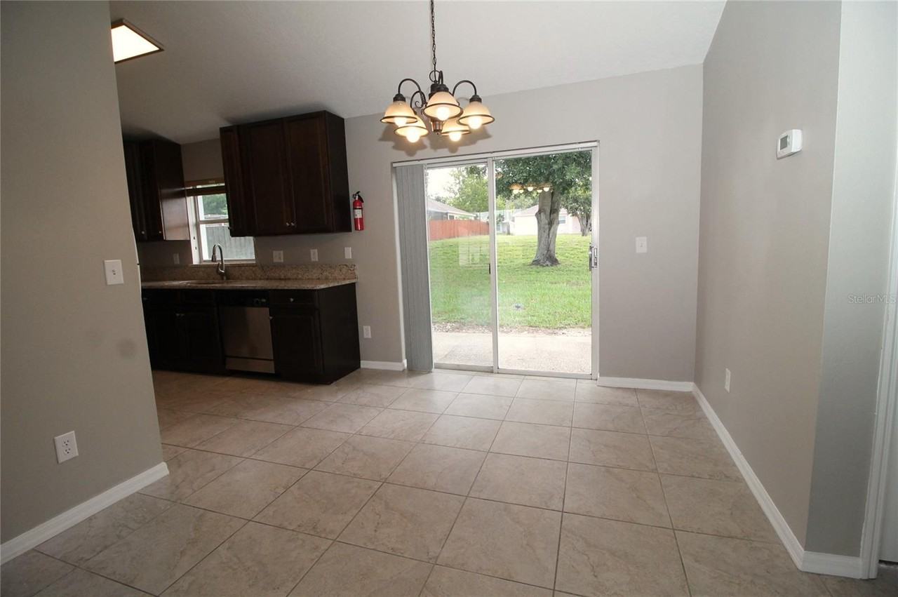 1110 Chelsea Parc Dr - Photo 6 of 19