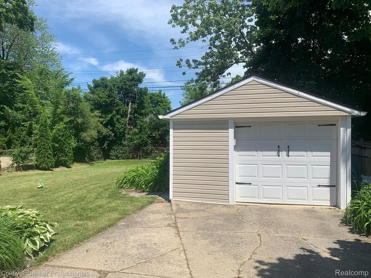 2645 Buckingham Ave - Photo 6 of 50