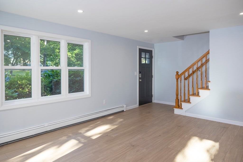 122 Leedham St - Photo 2 of 23