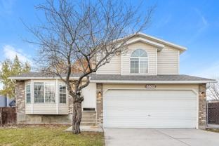 5902 S Woodview Dr - Photo 1 of 1