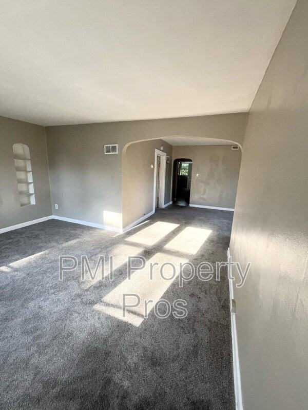 3154A N 12th St Uppr - Photo 2 of 7