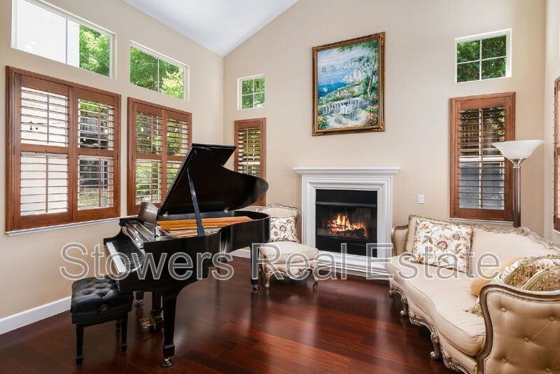 1301 Sugarloaf Dr - Photo 3 of 37