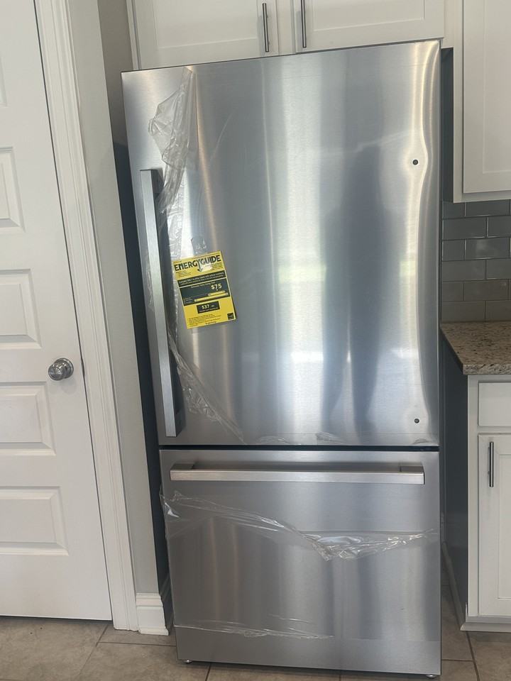 351 N Hampton St - Photo 2 of 8