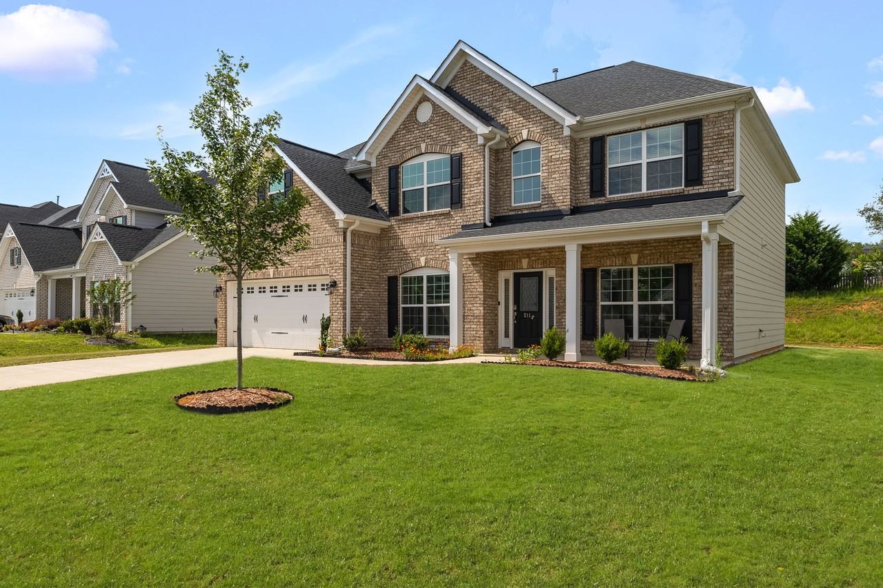 2113 Owls View Ln - Photo 2 of 30