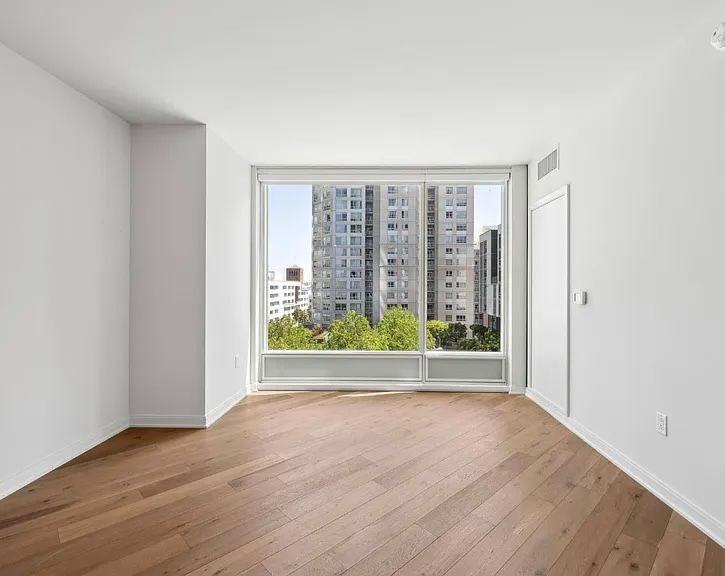 401 Harrison St - Photo 3 of 6