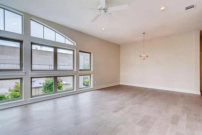 908 Nueces St - Photo 2 of 11