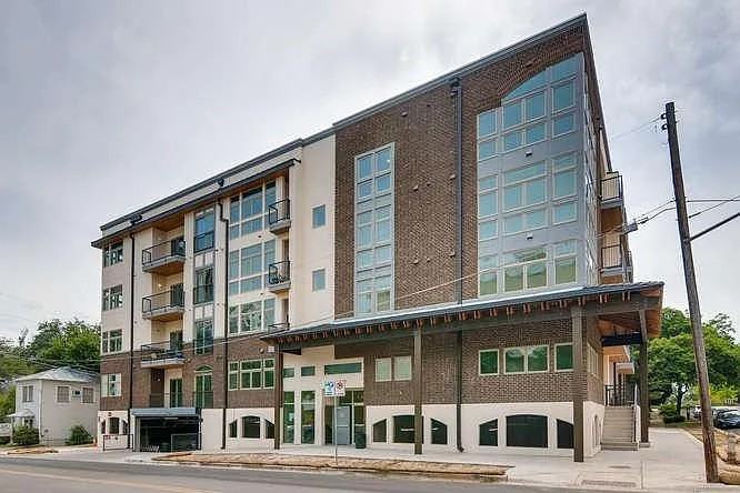 908 Nueces St - Photo 3 of 11