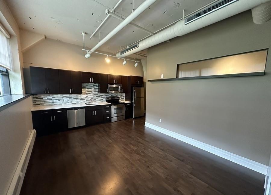 2917 Main St - Photo 2 of 13
