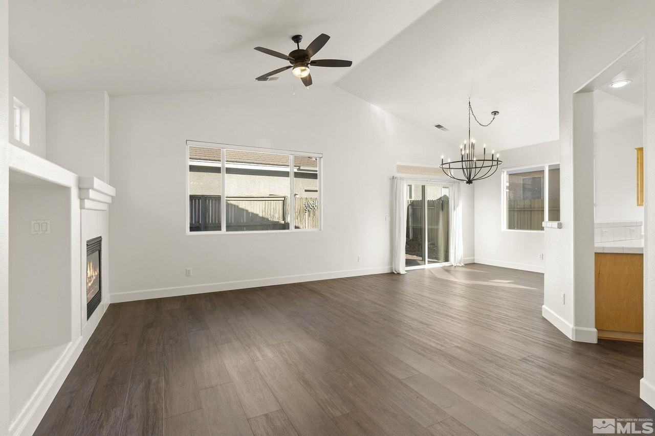 10402 Chadwell Dr - Photo 3 of 21