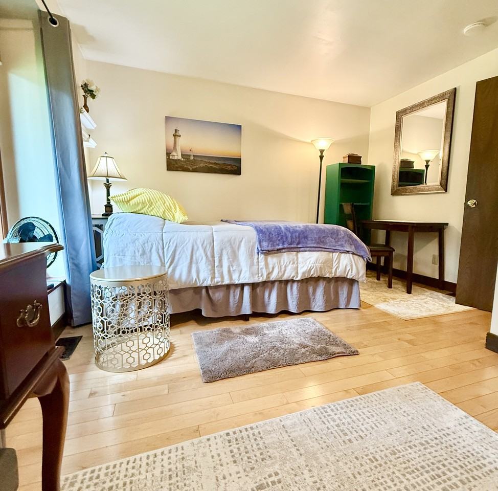 324 S Bay Cir #B - Photo 3 of 13