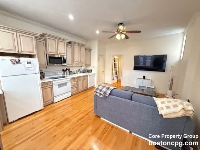 200 Salem St #C - Photo 4 of 9