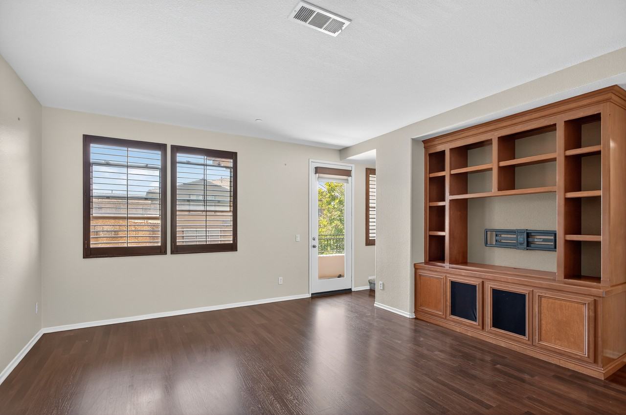 1908 Montilla St - Photo 5 of 32