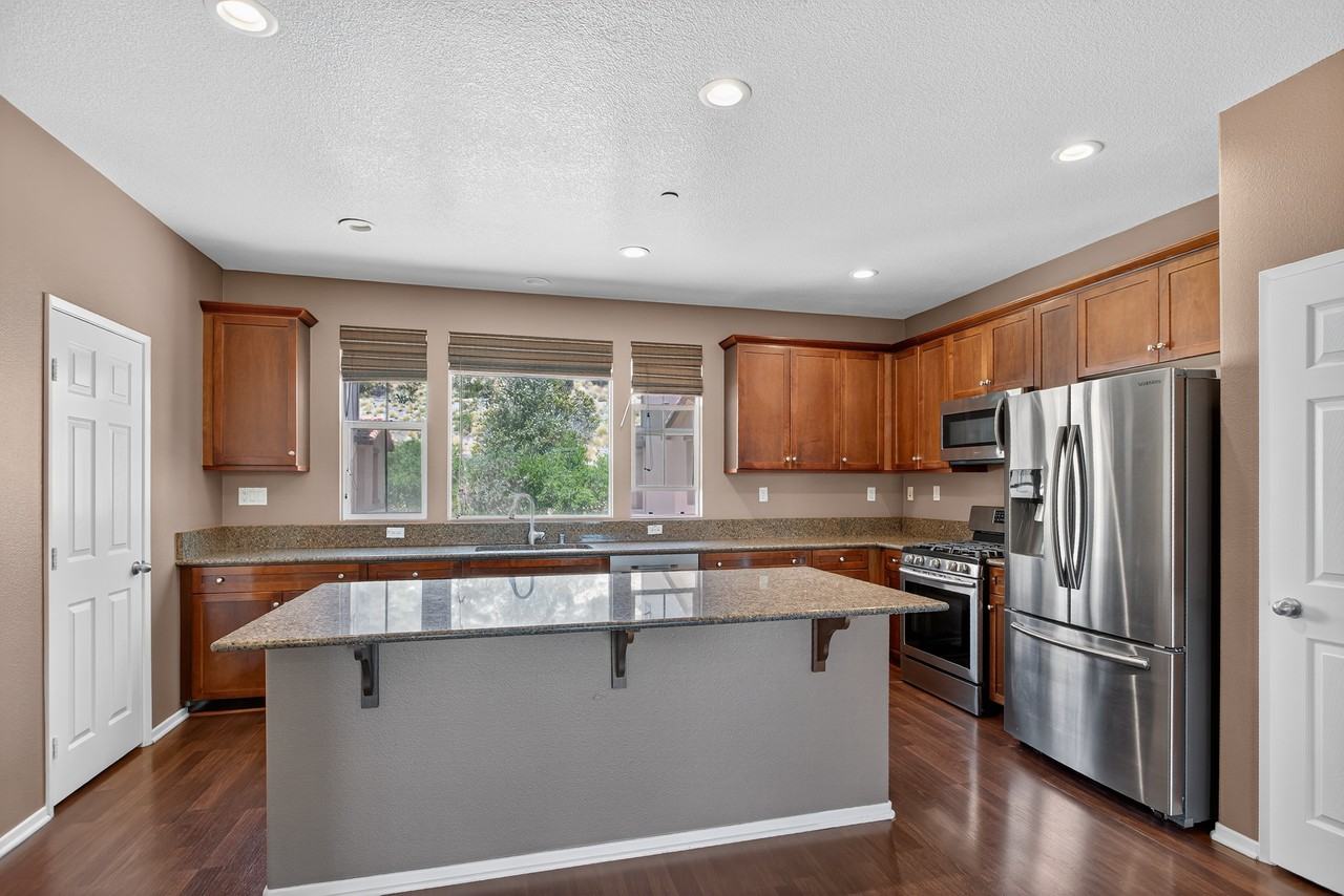 1908 Montilla St - Photo 6 of 32