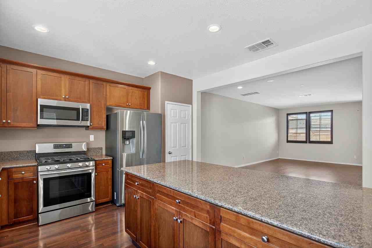 1908 Montilla St - Photo 7 of 32