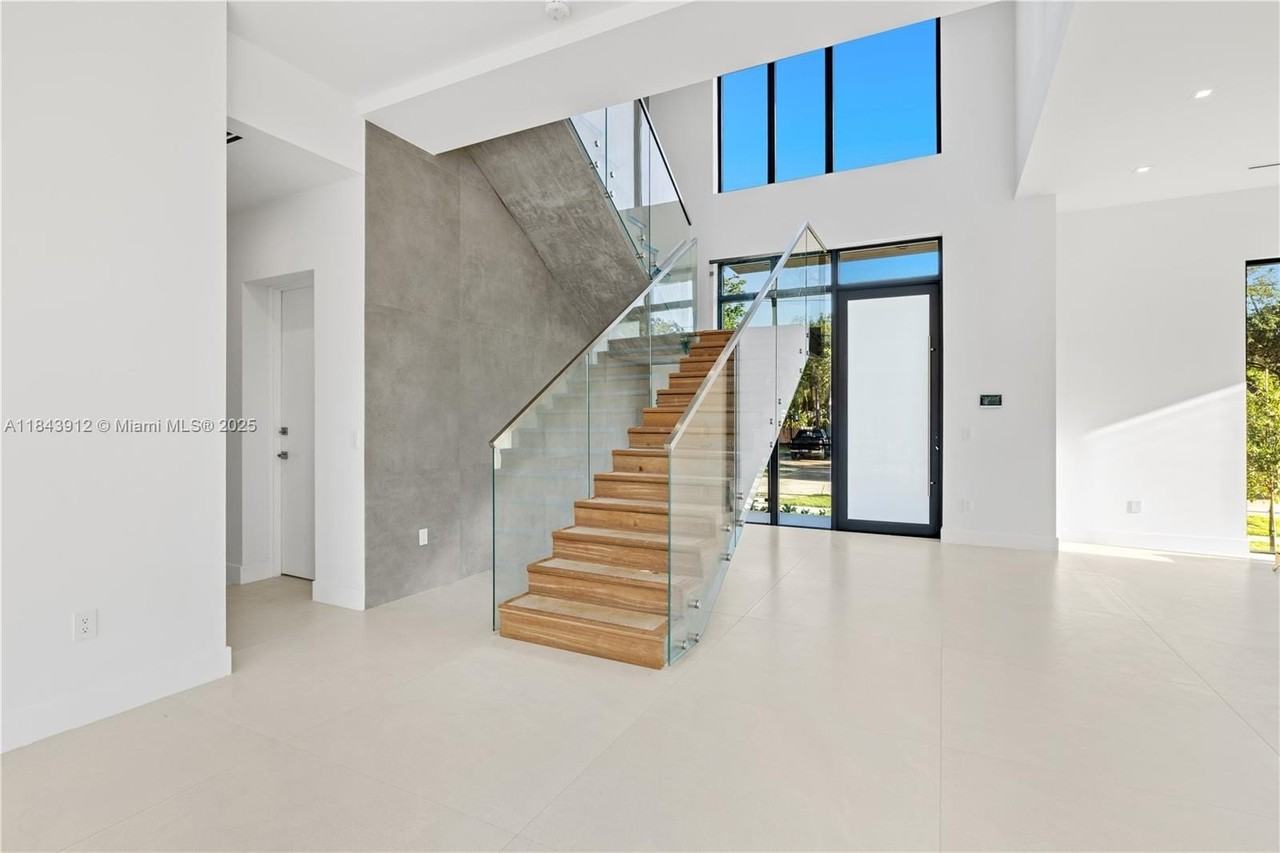 2050 S Hibiscus Dr - Photo 5 of 15