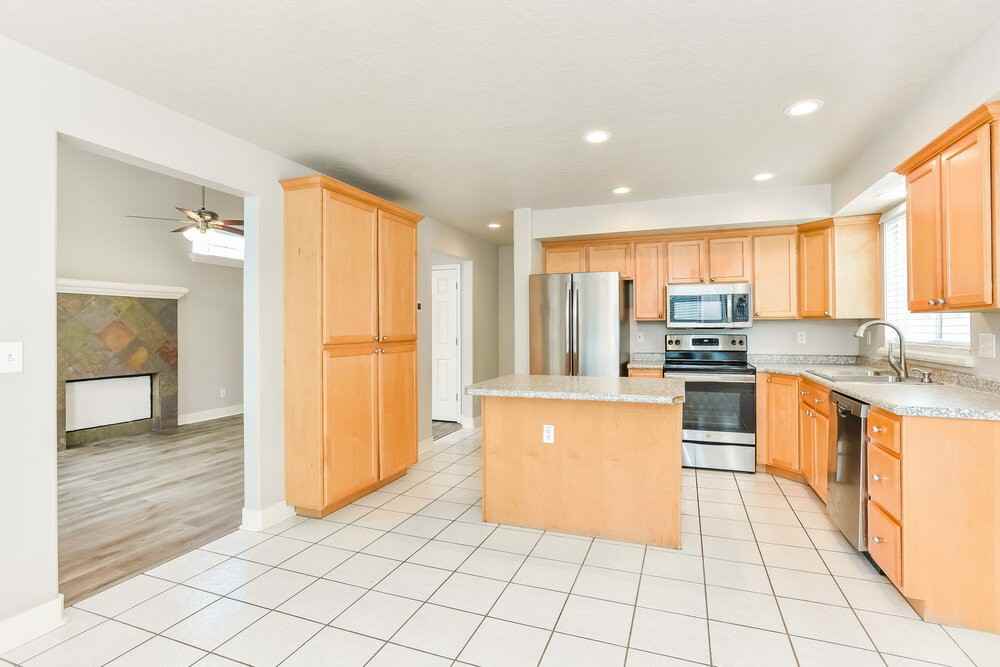 4778 S Hanauer St - Photo 7 of 18