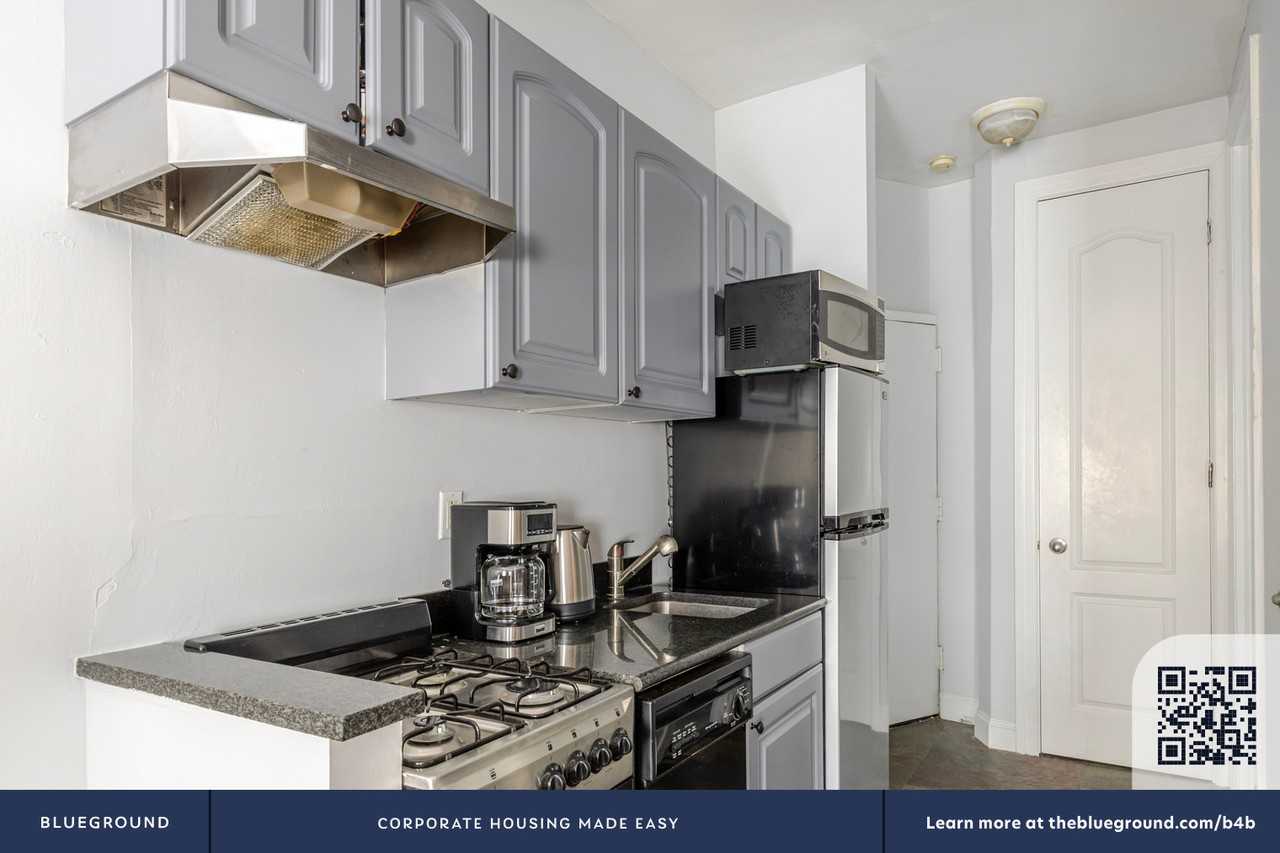 53 Leroy Street - Photo 6 of 22