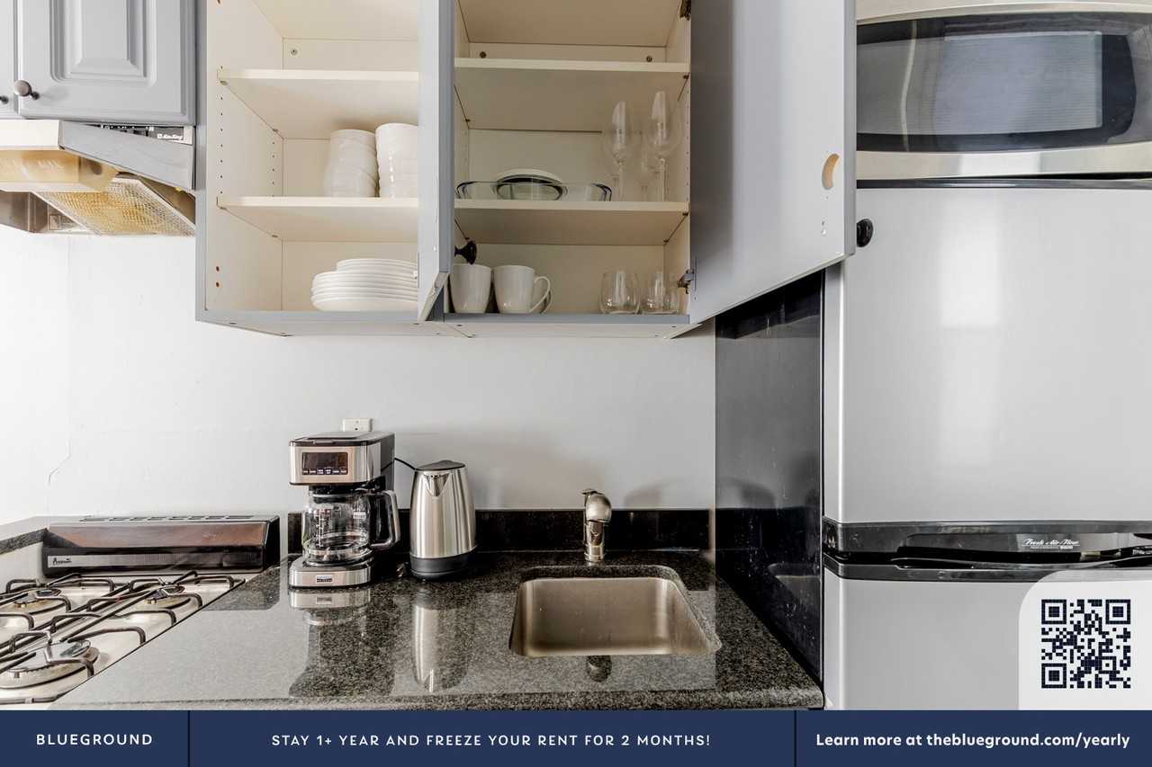 53 Leroy Street - Photo 7 of 33