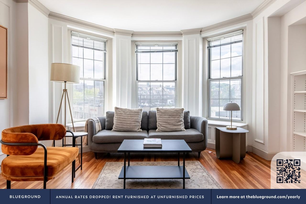 1284 Beacon Street - Photo 4 of 30