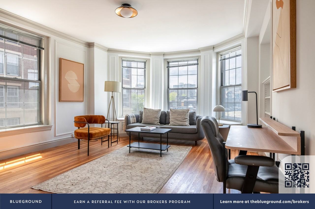 1284 Beacon Street - Photo 5 of 30