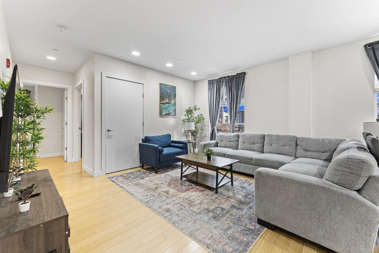 601 Albany St #1240294P - Photo 2 of 30