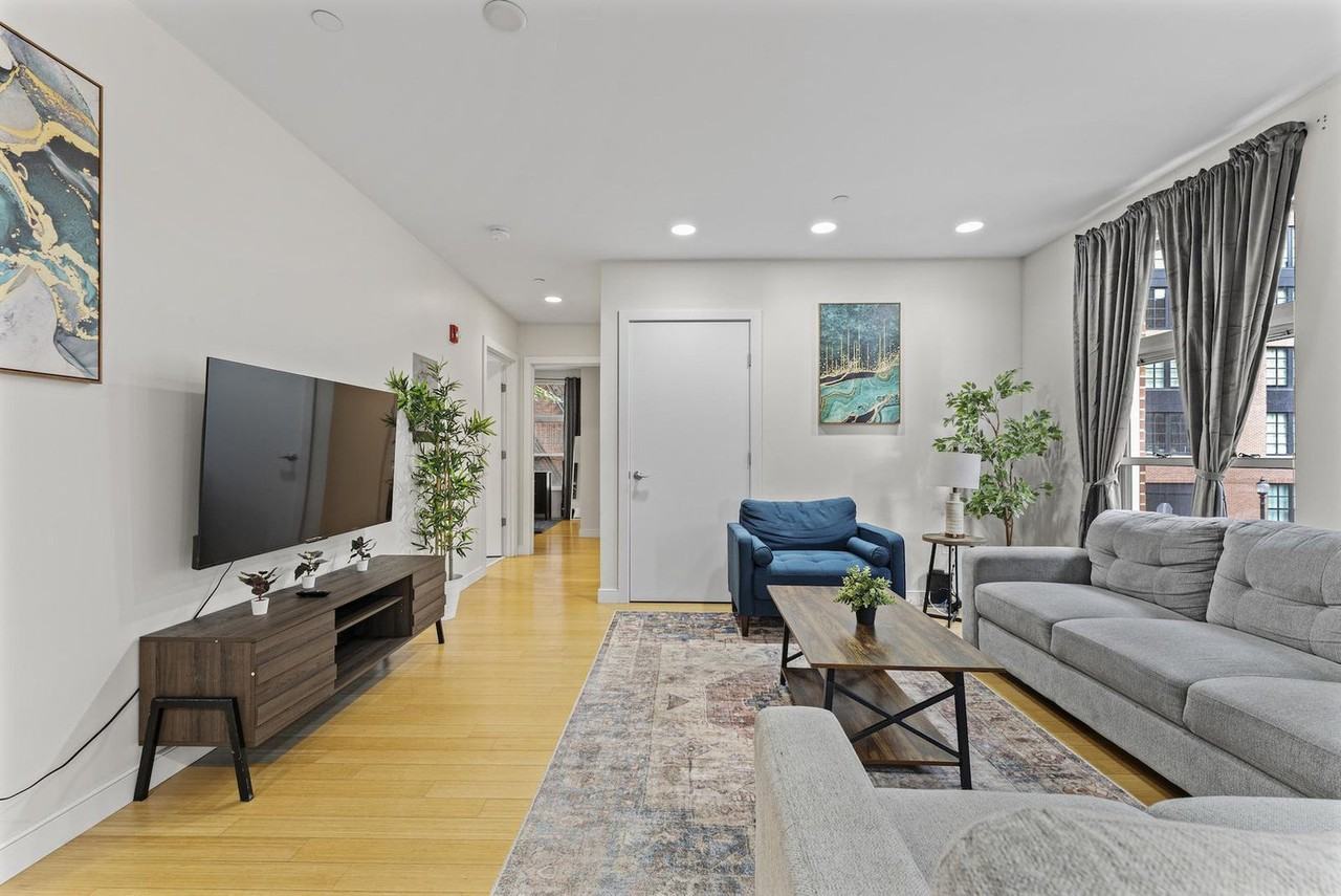 601 Albany St #1240294P - Photo 5 of 30