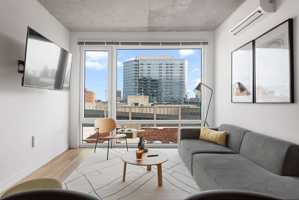 featured image of 853 W Blackhawk St